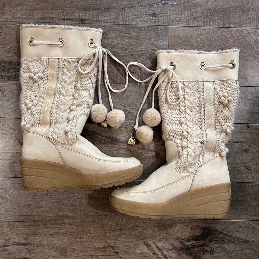 Y2K Juicy Couture Cream Cable Knit Pom Pom Wedge Winter Boots Women's 10